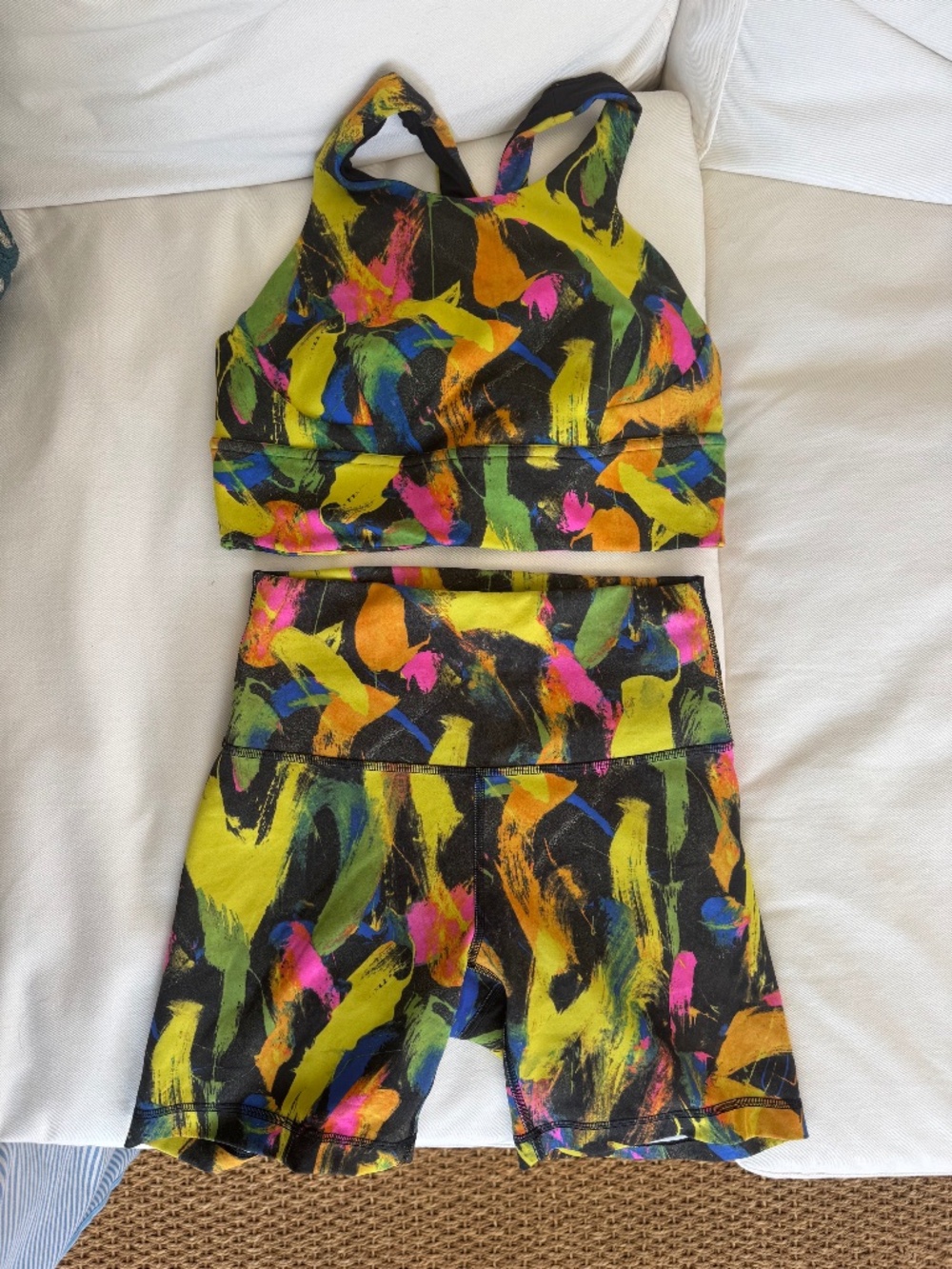 Lululemon top and bottom size 6